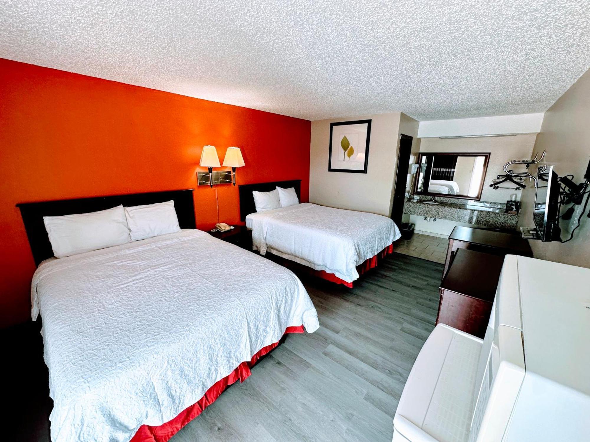 Relax Inn Henryetta Exterior photo
